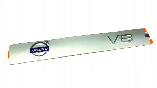 Emblemat 'V8' przedział silnikowy Volvo 30731838