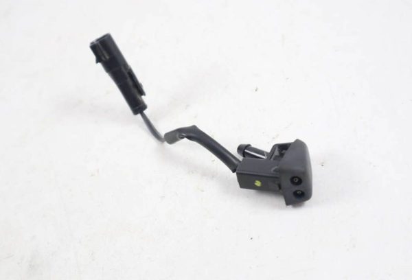 Dysza spryskiwacza prawa z ogrzewaniem Volvo OE 31301524
